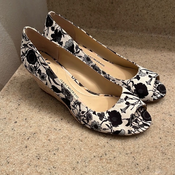 Isaac Mizrahi brand size 7.5M slip on peep toe wedge heels- brand new - Picture 1 of 6